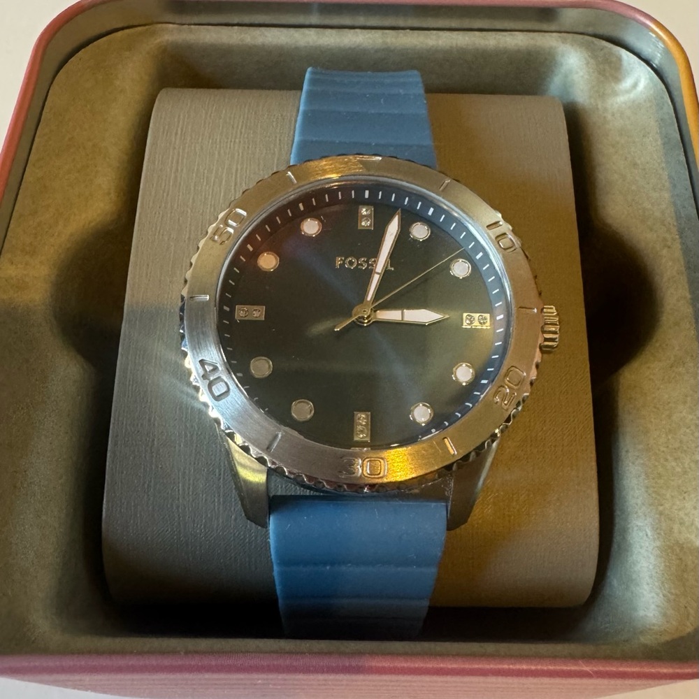 Fossil Dayle Women’s Silver Bezel Watch with Blue Silicone band